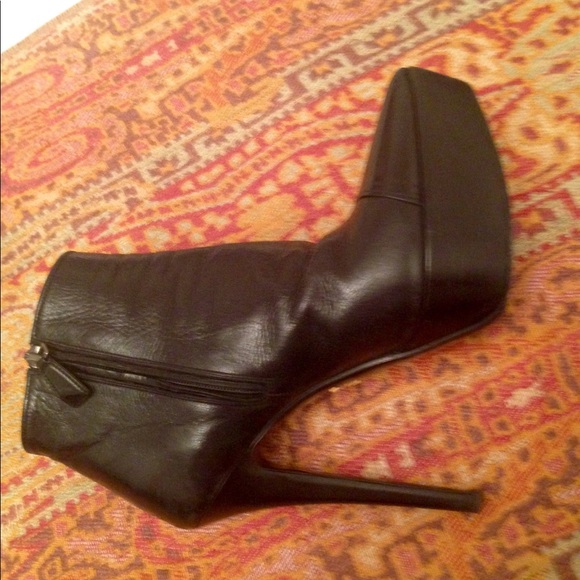 Prada black leather boots - Picture 2 of 3